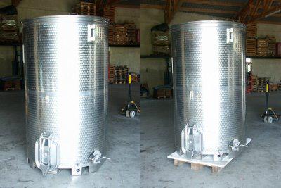 Picture 1: Insulating the tank's bottom using a styrofoam plate.