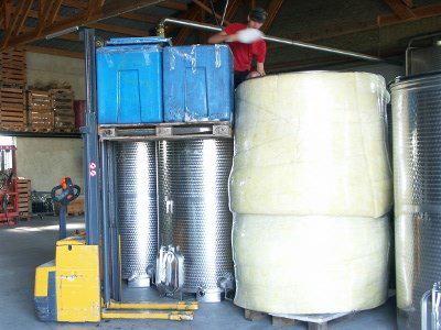 Picture 3: Two boxes containing 250 kg dry ice.