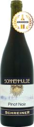 Eine Flasche Pinot Noir