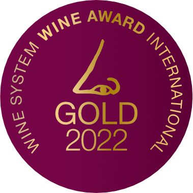 Eine Medaille des Wine System Wine Award 2022 mit einer stilisierten Nase und der Aufschrift: GOLD